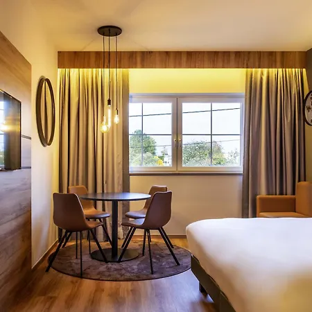 Отель Mercure Ан-сюр-Лес