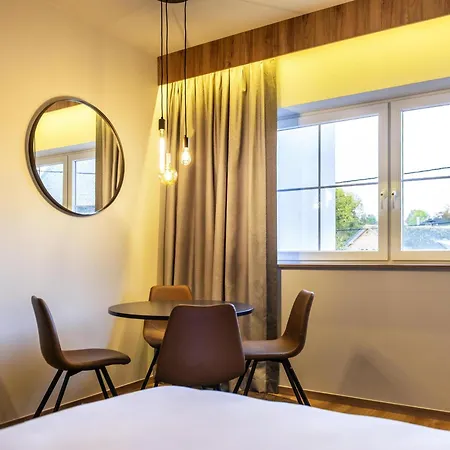 Отель Mercure Ан-сюр-Лес