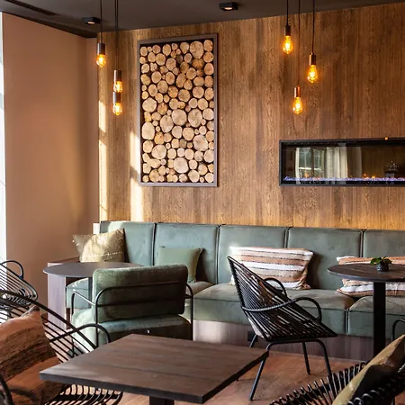 Отель Mercure Ан-сюр-Лес